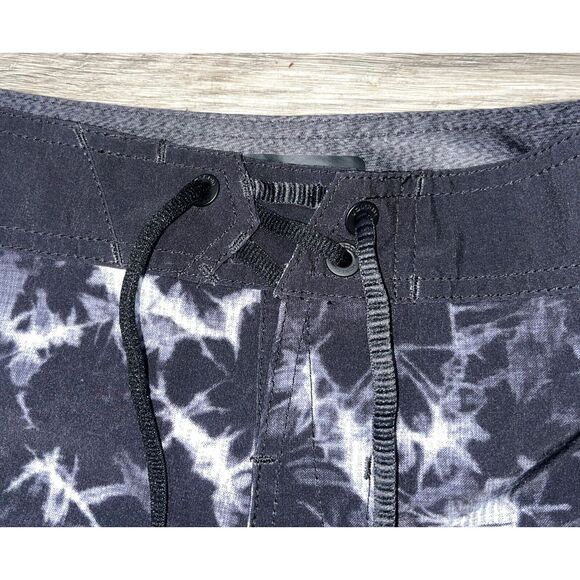 Volcom Mod Tech Mens Sz 29 Stretch BoardShorts Swim Trunks Black Pattern - Picture 3 of 8